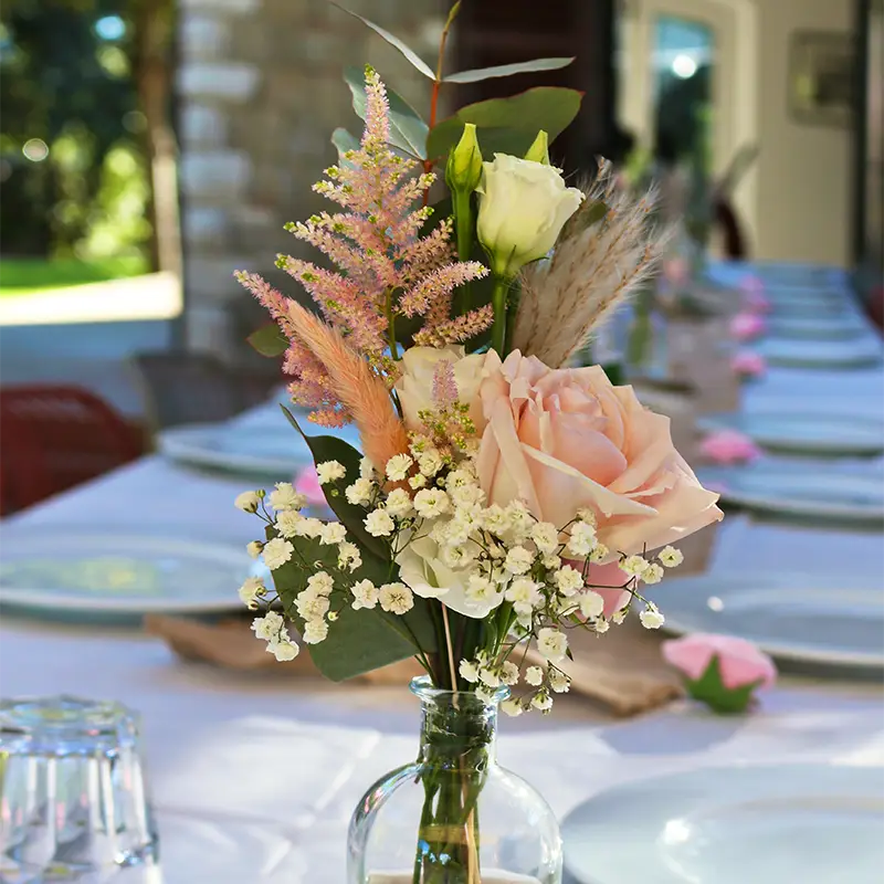 Évènement privé mariage bouquet sur table
