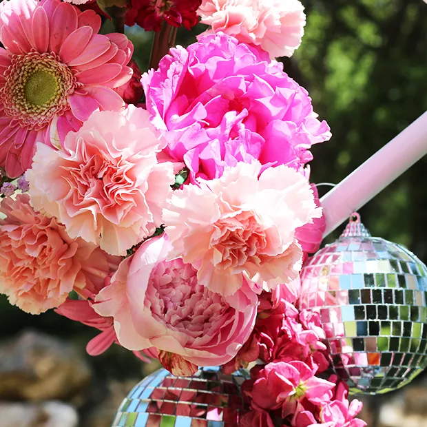 Composition florale arche mariage de Manon et Hugo