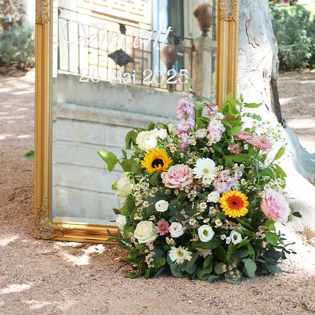 Composition florale miroir de bienvenue mariage de Marine et Vincent